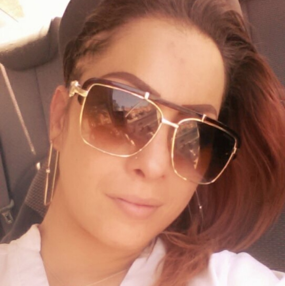 Meet your Posher, Damaris